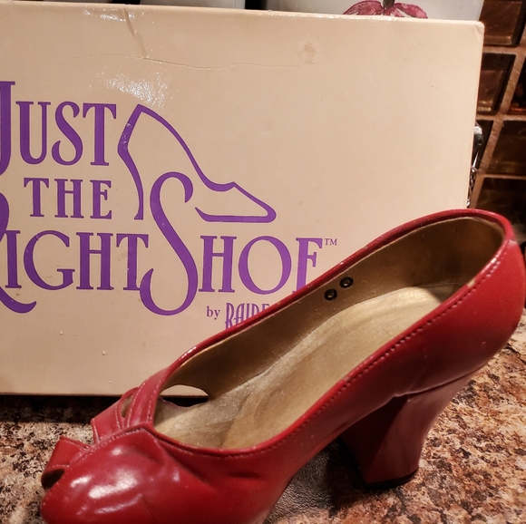 Just the right shoe by Raine - Picture 2 of 4